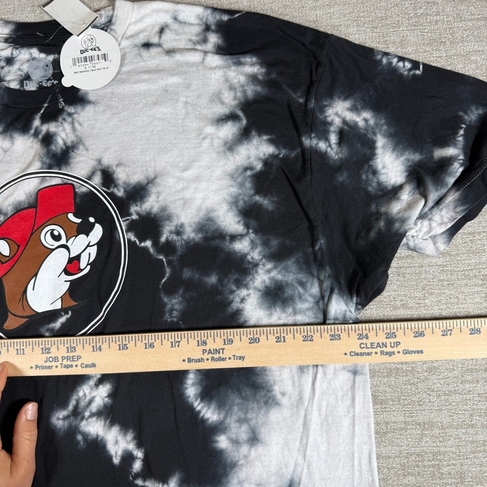 NEW Buc-ee's T-shirt Unisex 2XL Black White Tie Dye Snacks Graphic Tee - Picture 3 of 6